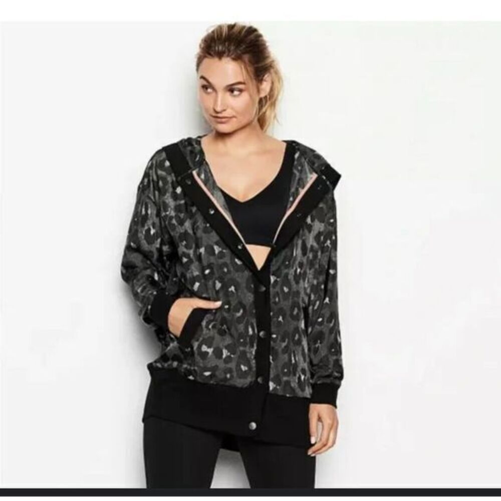 VICTORIA SECRET SPORT OVERSIZED ACTIVEWEAR BASEBALL JACKET GREY LEOPARD‎ SIZE XS
